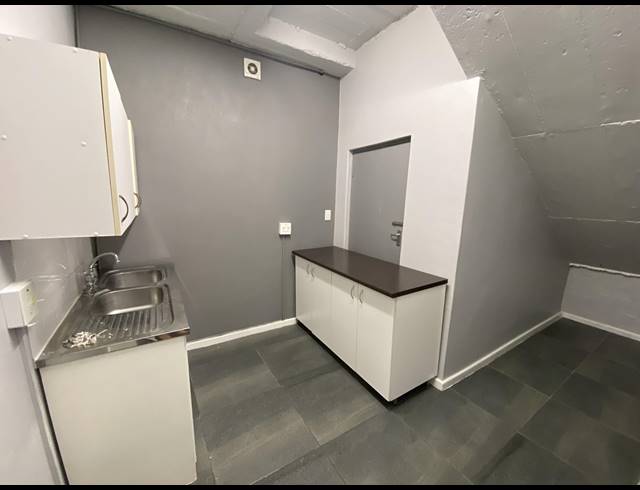 175M² OFFICE TO LET IN STEENBERG